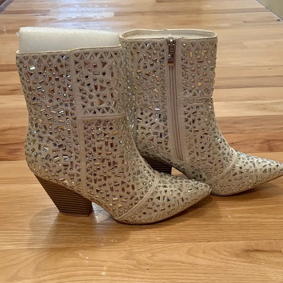Studded Cream Ankle Boots NWOT - Picture 3 of 5